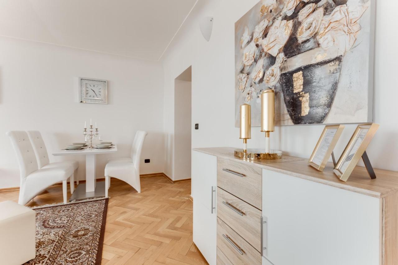 Charles Bridge Royal Apartments - Castle District Prague Exterior photo