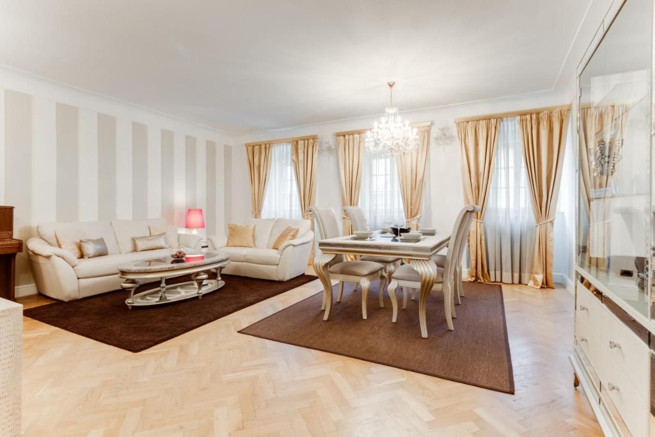 Charles Bridge Royal Apartments - Castle District Prague Exterior photo