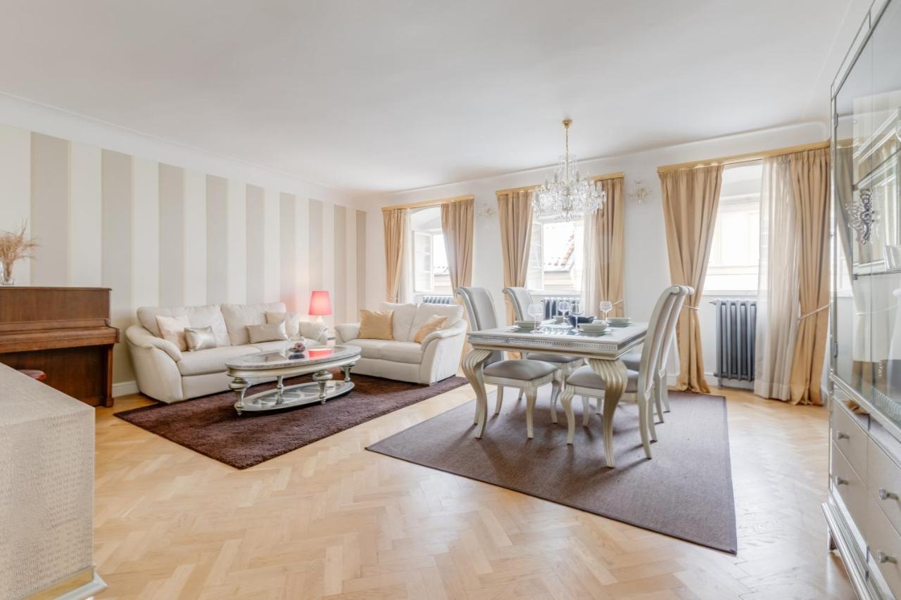 Charles Bridge Royal Apartments - Castle District Prague Exterior photo