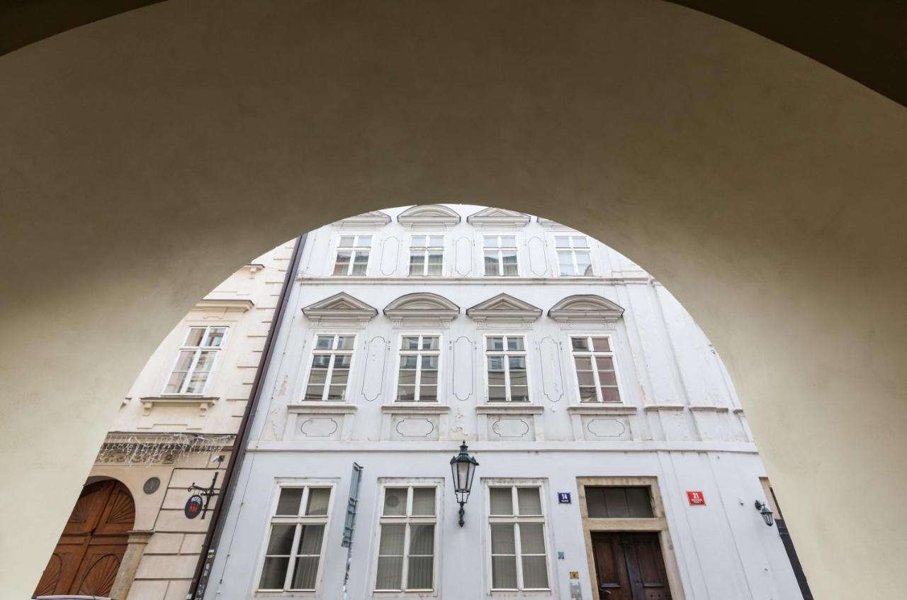 Charles Bridge Royal Apartments - Castle District Prague Exterior photo