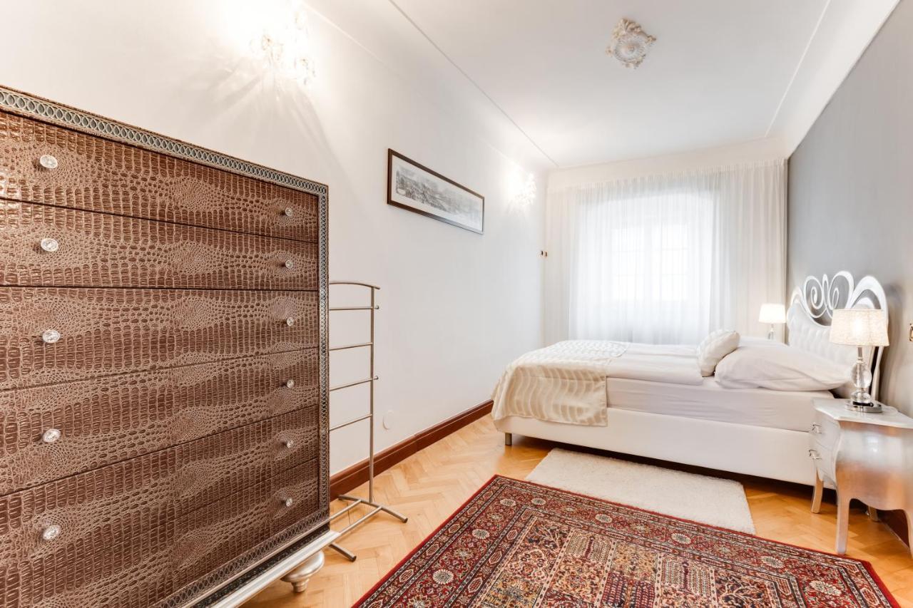 Charles Bridge Royal Apartments - Castle District Prague Exterior photo