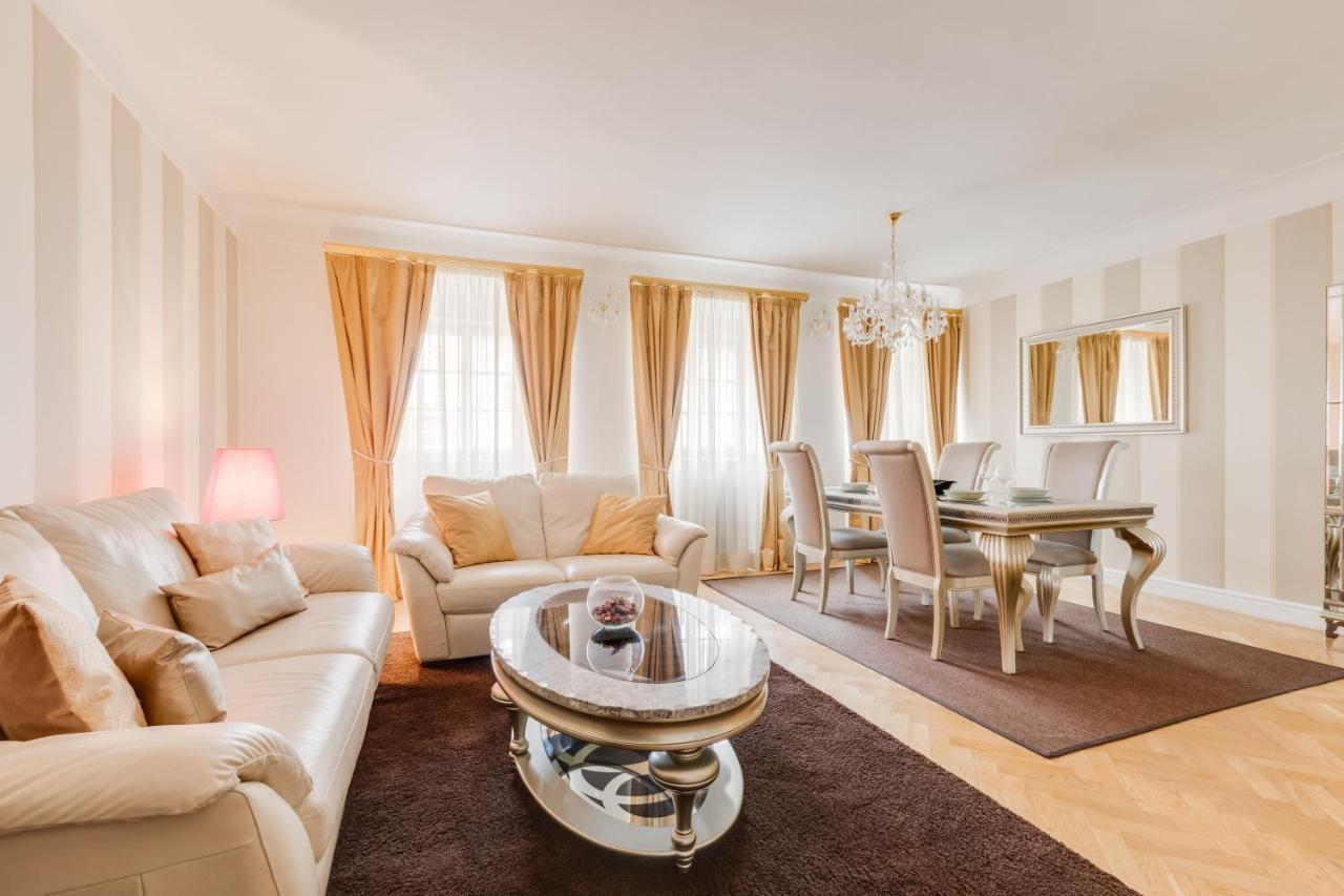 Charles Bridge Royal Apartments - Castle District Prague Exterior photo