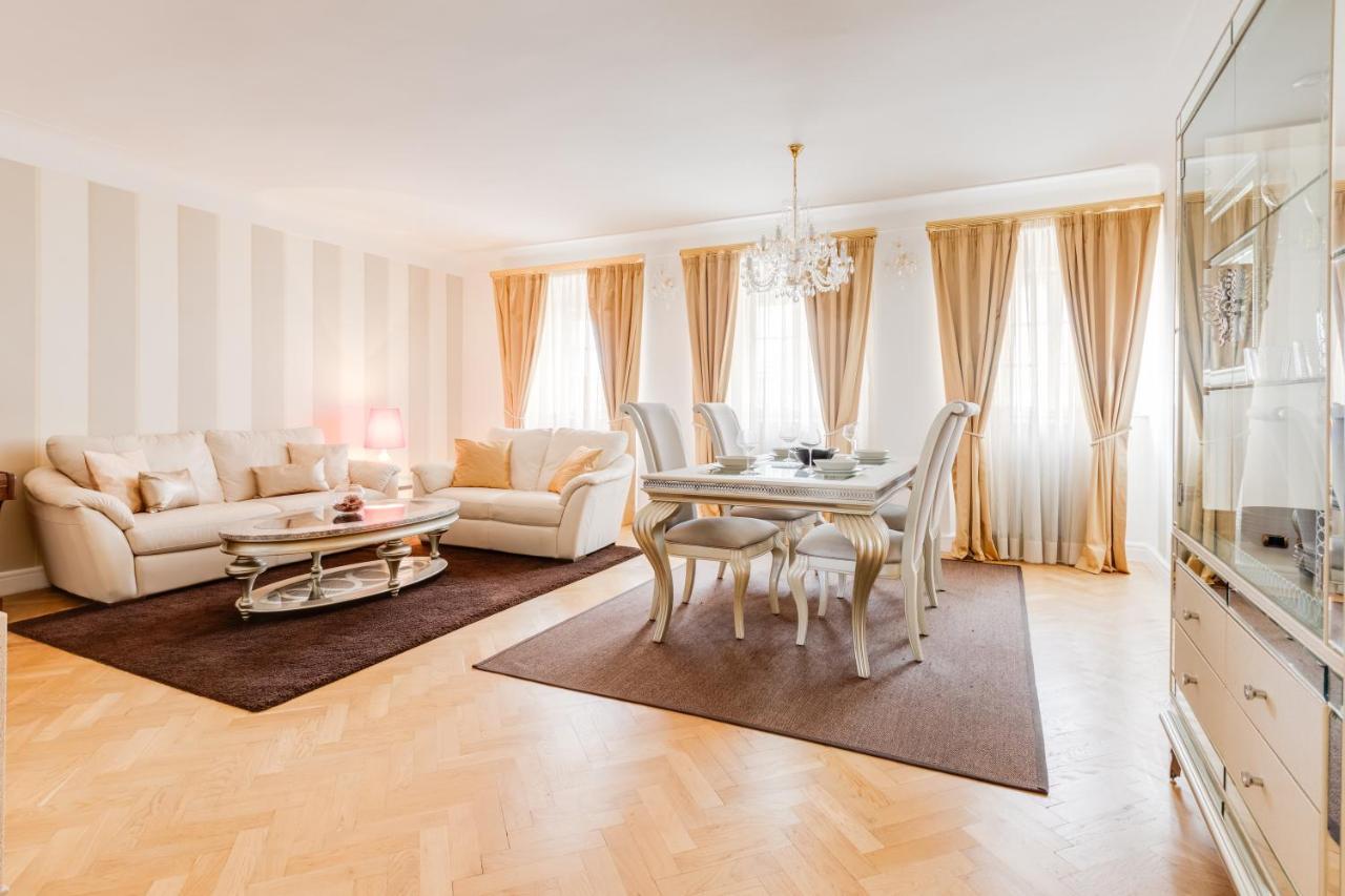 Charles Bridge Royal Apartments - Castle District Prague Exterior photo