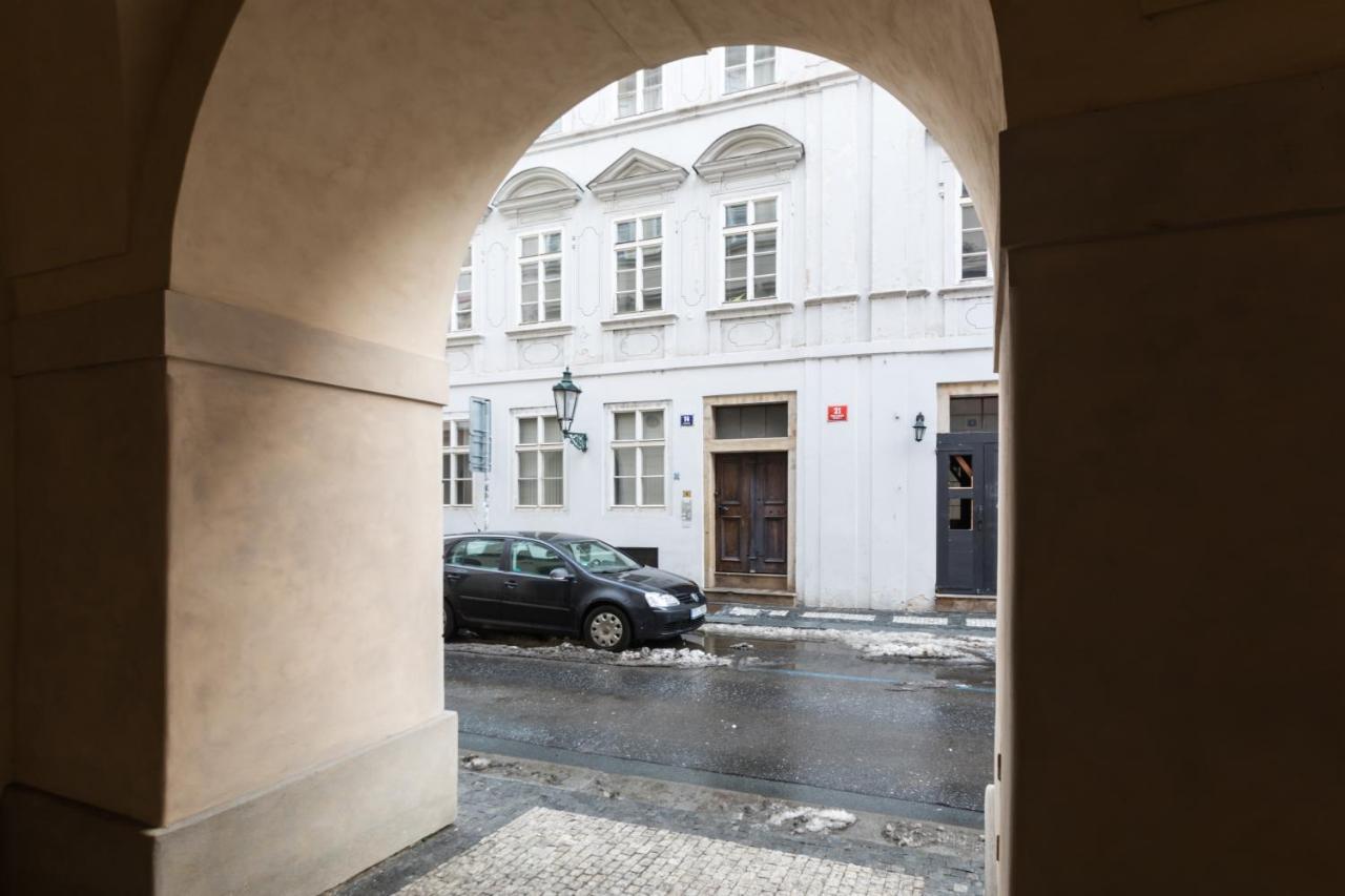 Charles Bridge Royal Apartments - Castle District Prague Exterior photo