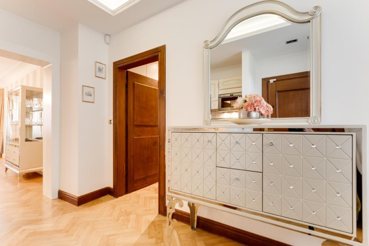 Charles Bridge Royal Apartments - Castle District Prague Exterior photo