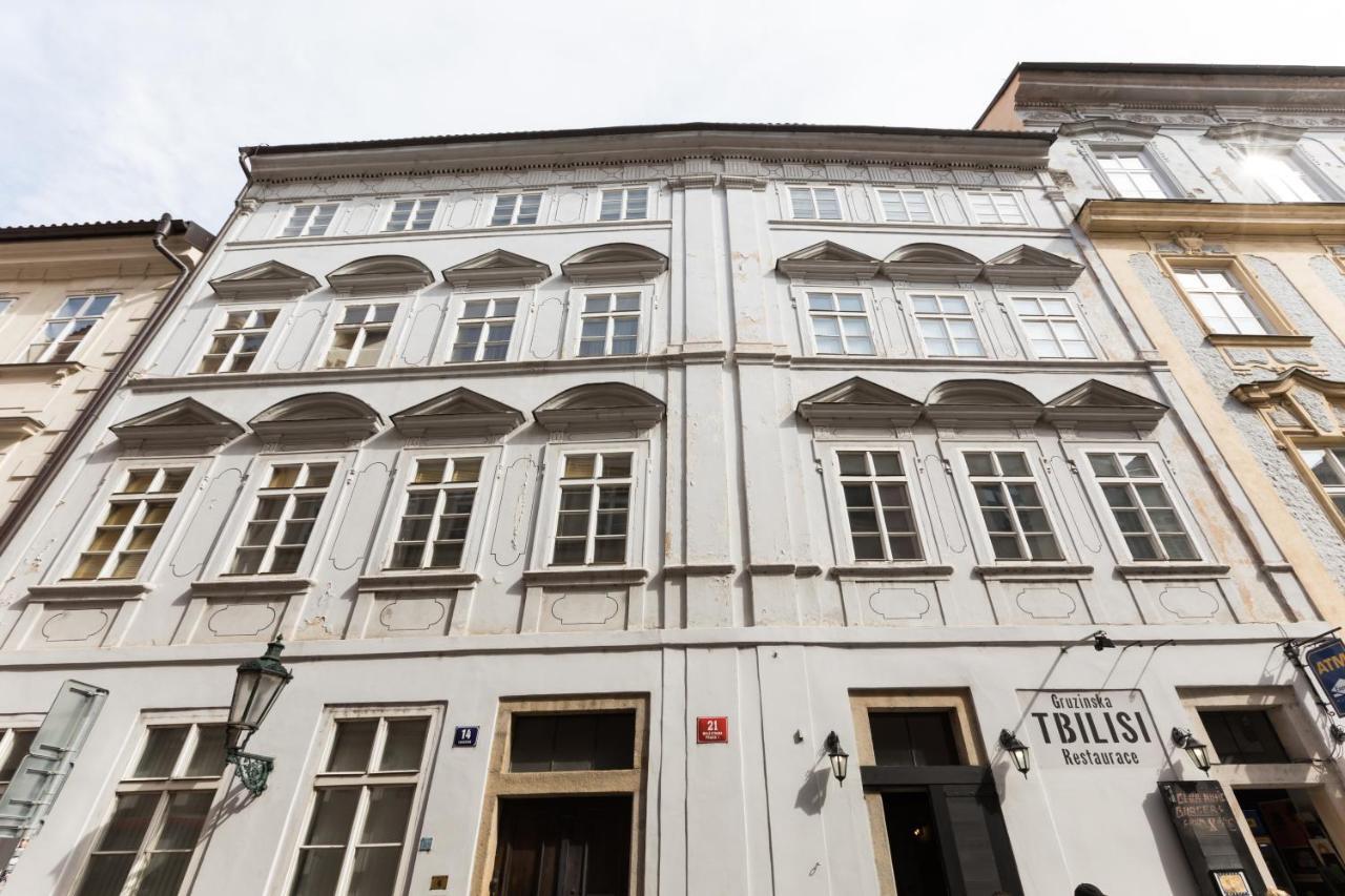 Charles Bridge Royal Apartments - Castle District Prague Exterior photo