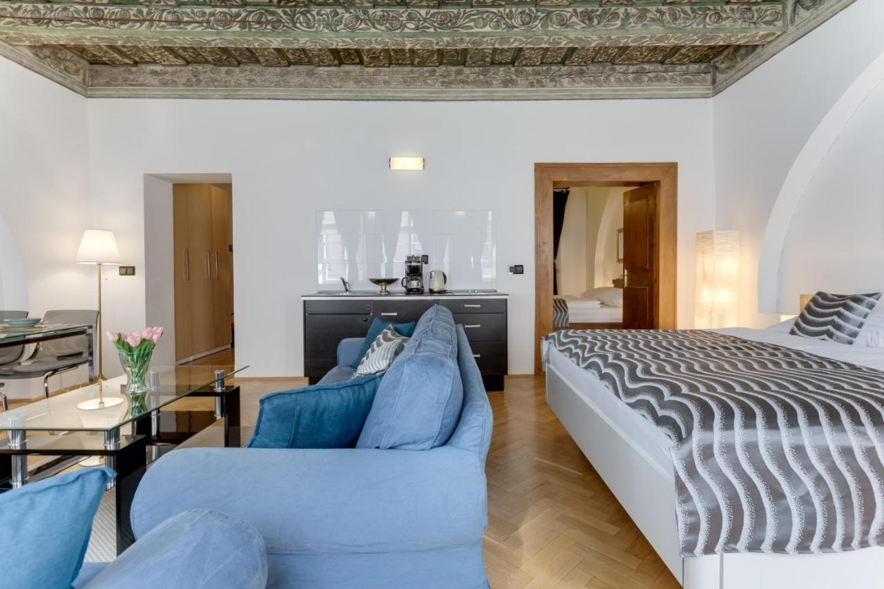 Charles Bridge Royal Apartments - Castle District Prague Exterior photo