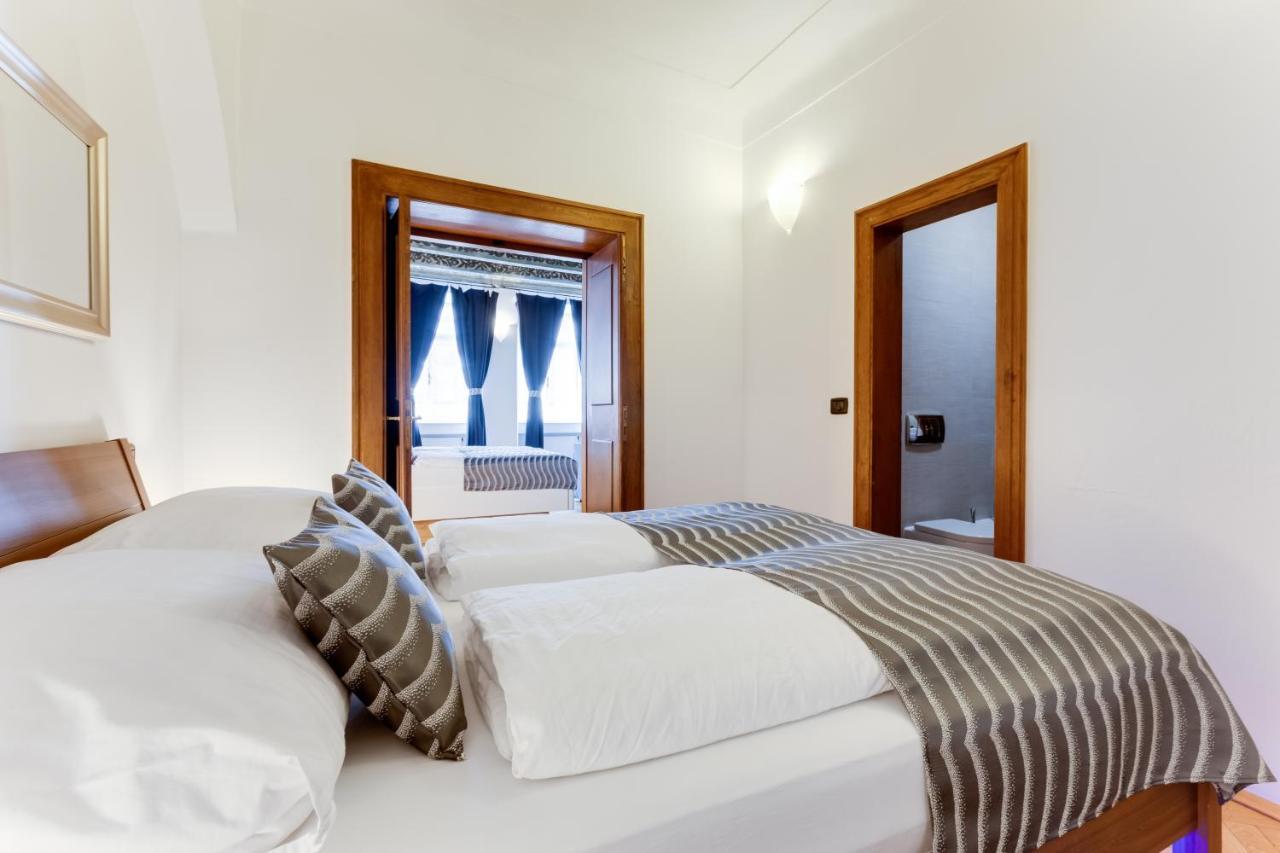 Charles Bridge Royal Apartments - Castle District Prague Exterior photo