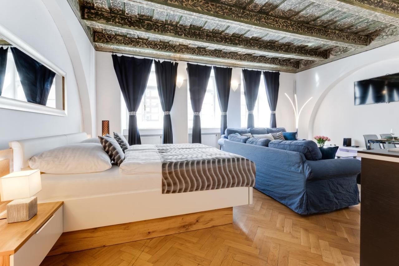 Charles Bridge Royal Apartments - Castle District Prague Exterior photo