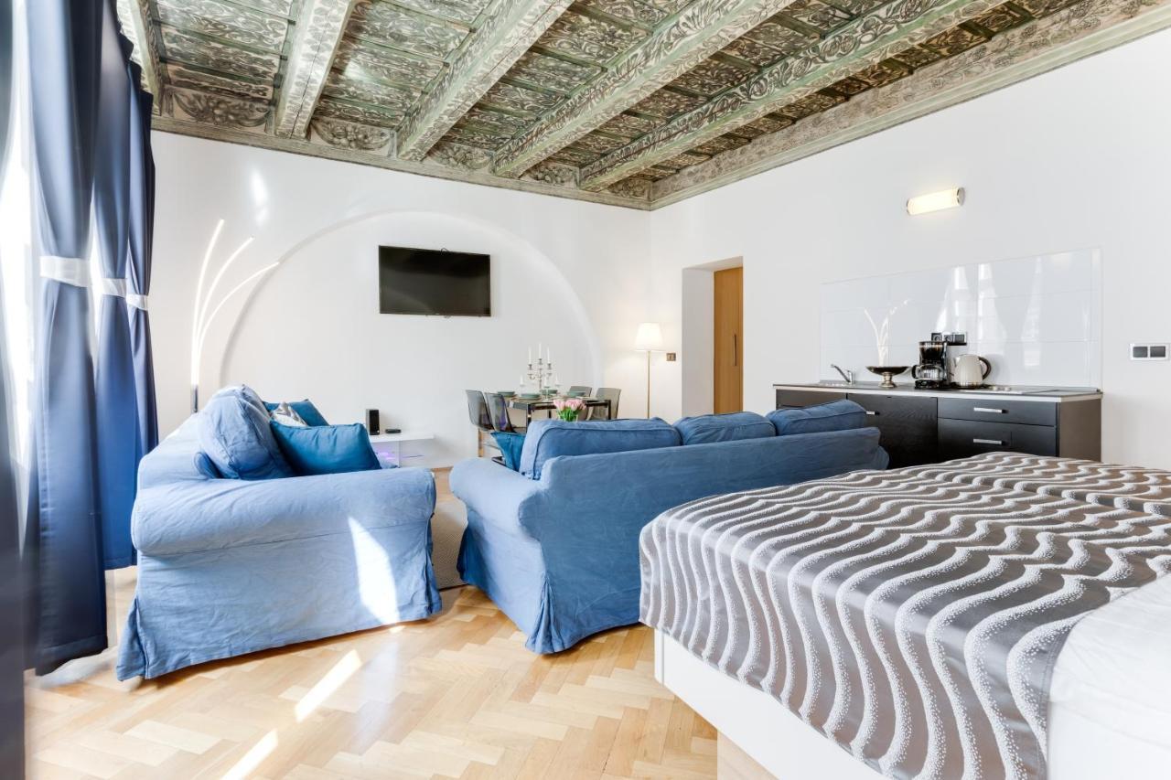 Charles Bridge Royal Apartments - Castle District Prague Exterior photo