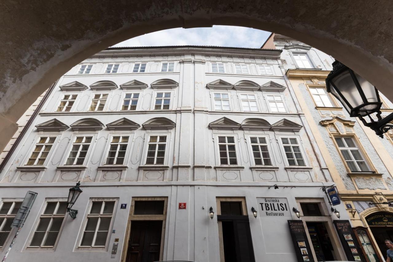 Charles Bridge Royal Apartments - Castle District Prague Exterior photo